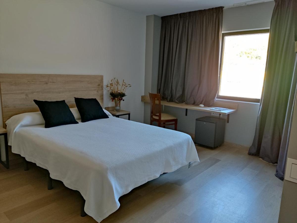 Hotel Los Rosales Almazcara Exterior photo