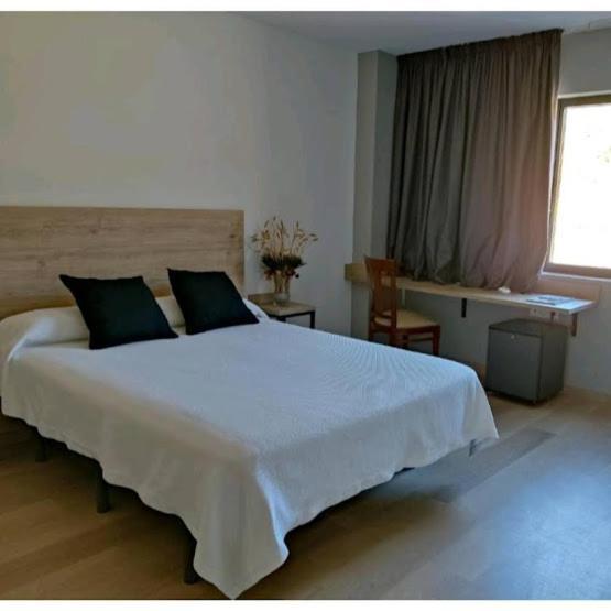 Hotel Los Rosales Almazcara Exterior photo